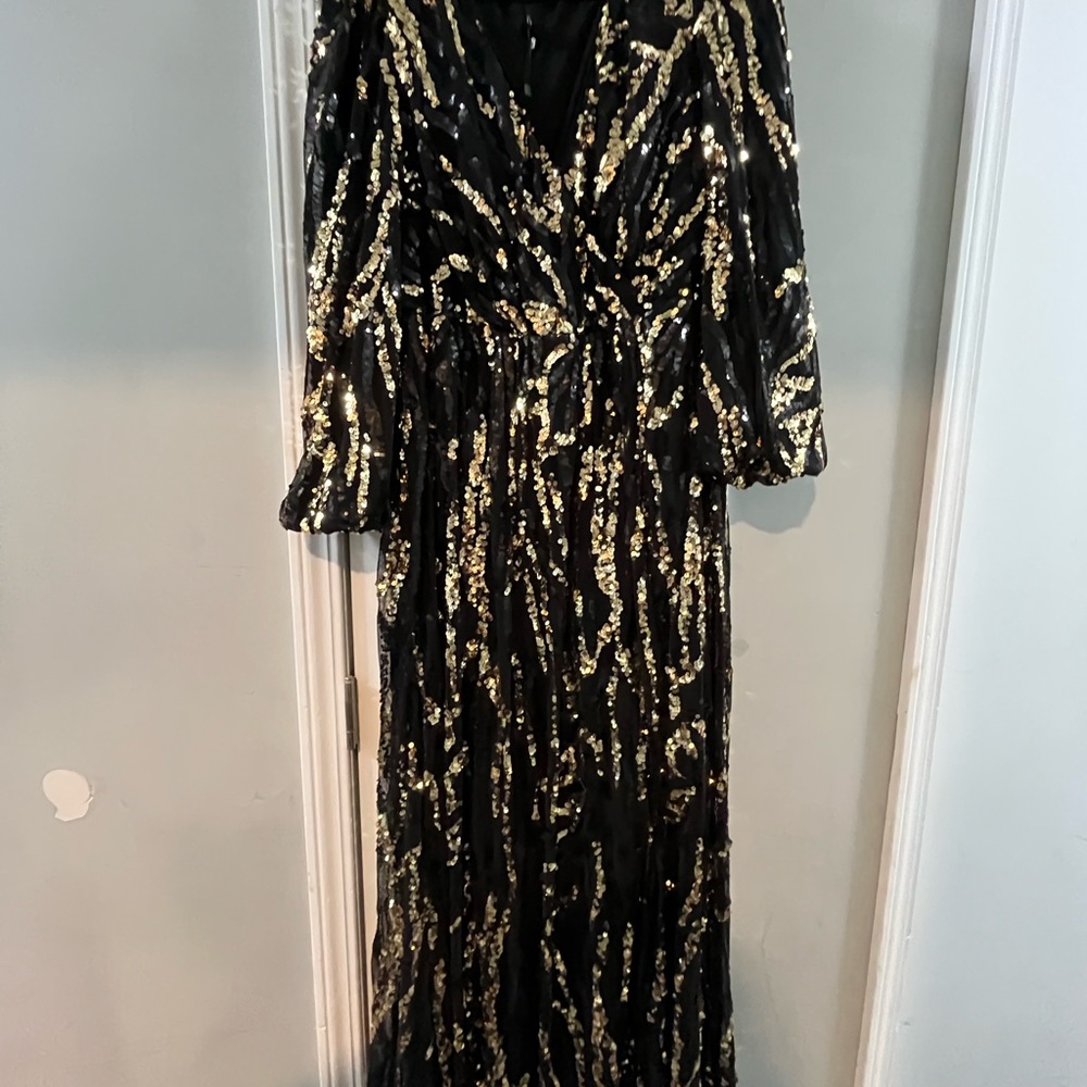 Elegant Black and Gold Sequin Dress